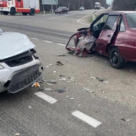 Авария с участием автомобилей Ford Focus и Daewoo Nexia в Краснодарском крае. 